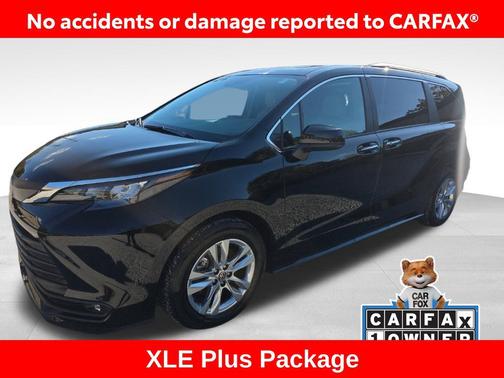 Midnight Black Metallic 2025 Toyota Sienna XLE