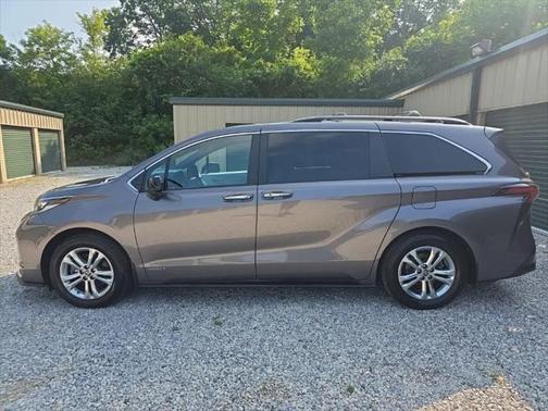 2021 Toyota Sienna XSE 7 Passenger
