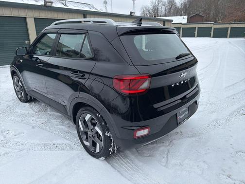 2021 Hyundai VENUE SEL