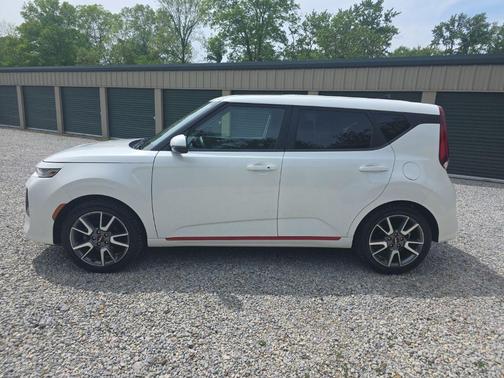 Snow White Pearl 2022 Kia Soul GT-Line