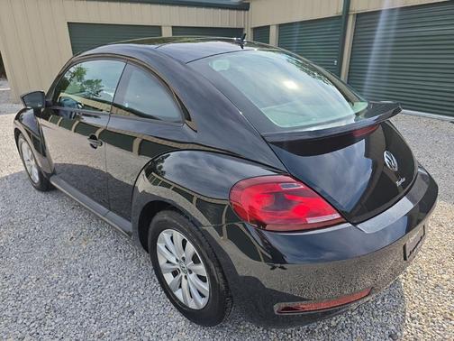 Deep Black Pearl Metallic 2018 Volkswagen Beetle 2.0T S