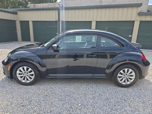 Deep Black Pearl Metallic 2018 Volkswagen Beetle 2.0T S