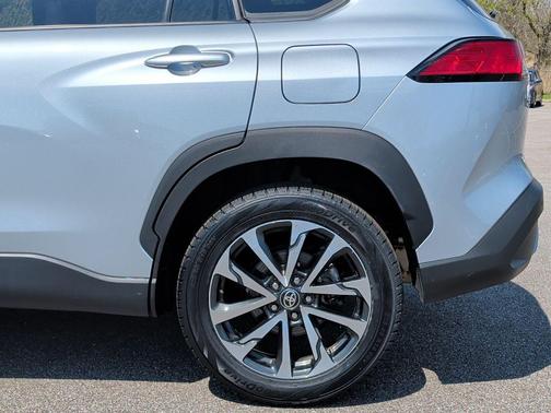 Sonic Silver 2024 Toyota Corolla Cross XLE