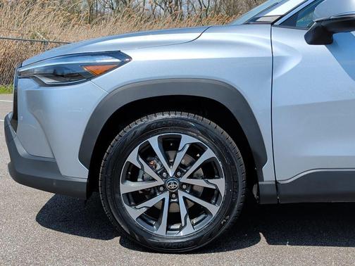 Sonic Silver 2024 Toyota Corolla Cross XLE