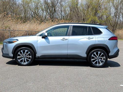 Sonic Silver 2024 Toyota Corolla Cross XLE