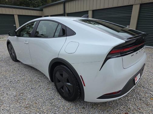 Pearl 2026 Toyota Prius LE
