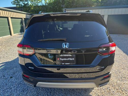 Crystal Black Pearl 2023 Honda Pilot AWD Elite