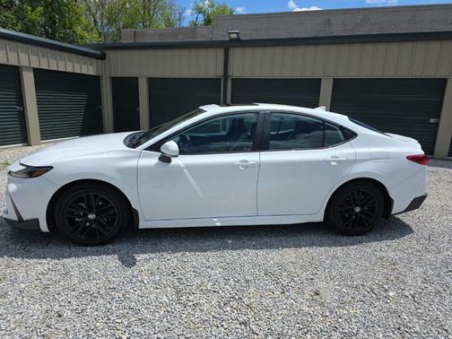 Ice Cap 2025 Toyota Camry SE