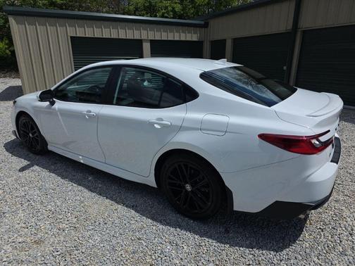 Ice Cap 2025 Toyota Camry SE