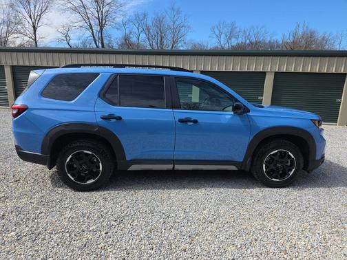 Diffused Sky Pearl 2025 Honda Pilot TrailSport
