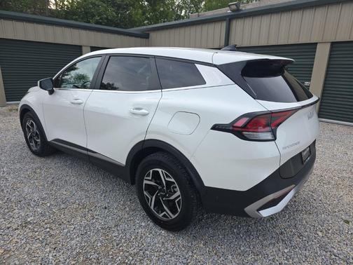 Snow White Pearl 2023 Kia Sportage LX