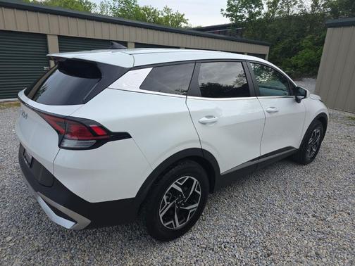 Snow White Pearl 2023 Kia Sportage LX