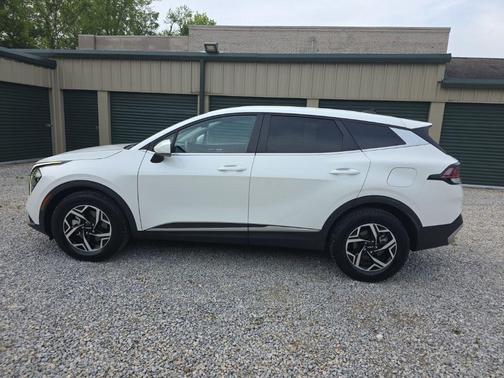 Snow White Pearl 2023 Kia Sportage LX