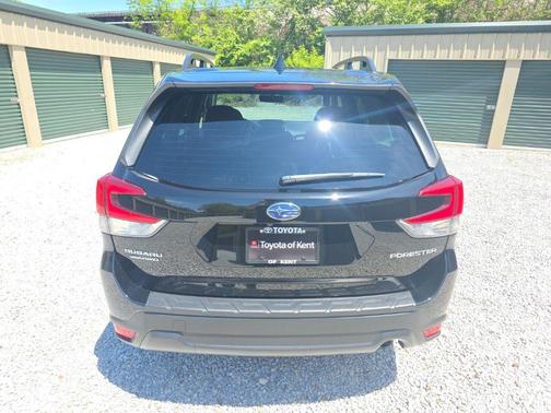 Crystal Black Silica 2024 Subaru Forester Premium