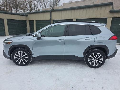 2024 Toyota Corolla Cross XLE