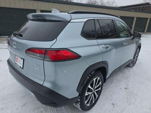 2024 Toyota Corolla Cross XLE