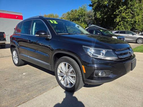Black 2012 Volkswagen Tiguan SE