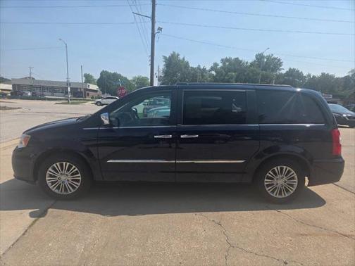 2013 Chrysler Town & Country Touring-L
