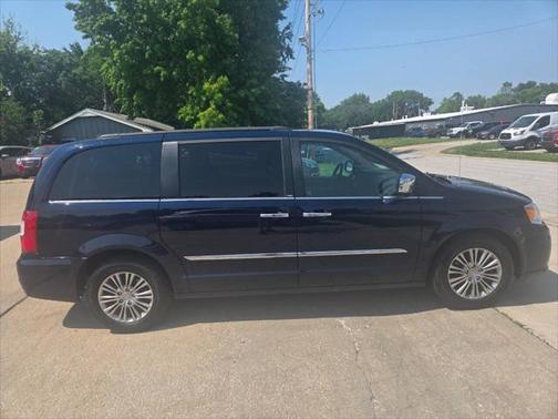 2013 Chrysler Town & Country Touring-L