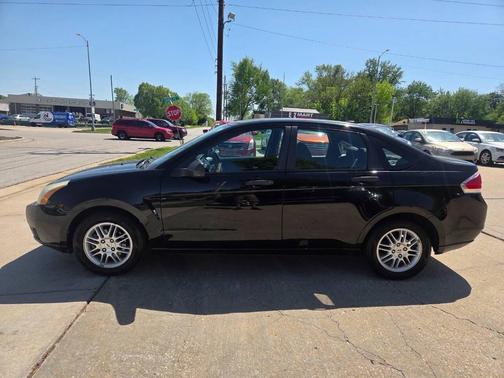 Black 2010 Ford Focus SE