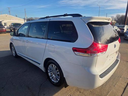 2013 Toyota Sienna XLE