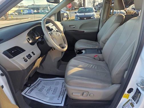 2013 Toyota Sienna XLE