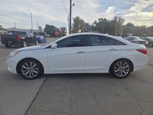 2013 Hyundai SONATA SE