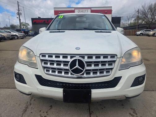 White 2011 Mercedes-Benz M-Class ML 350 4MATIC AWD 4dr SUV