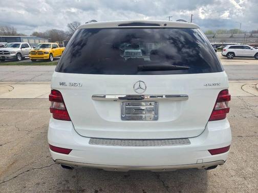 White 2011 Mercedes-Benz M-Class ML 350 4MATIC AWD 4dr SUV