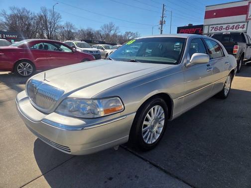 2003 Lincoln Town Car Executive 4dr Sedan