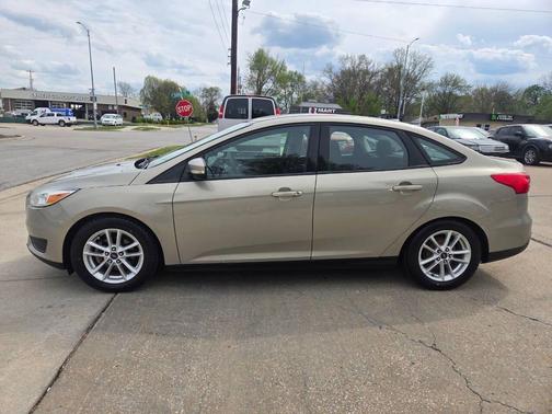 Tan 2016 Ford Focus SE