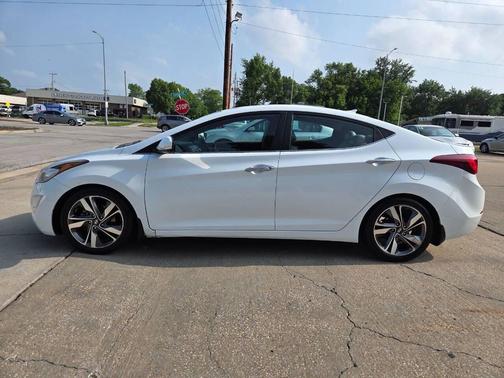 White 2015 Hyundai ELANTRA Limited