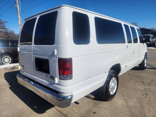 2011 Ford E350 Super Duty XLT