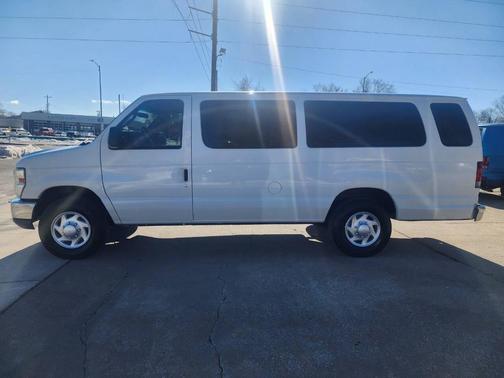 2011 Ford E350 Super Duty XLT