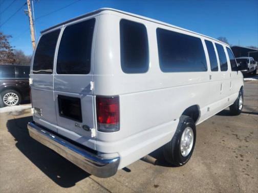 2011 Ford E350 Super Duty XLT