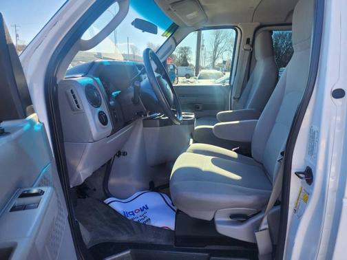 2011 Ford E350 Super Duty XLT