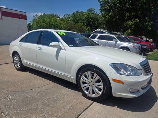 White 2009 Mercedes-Benz S-Class S 550 4MATIC AWD 4dr Sedan
