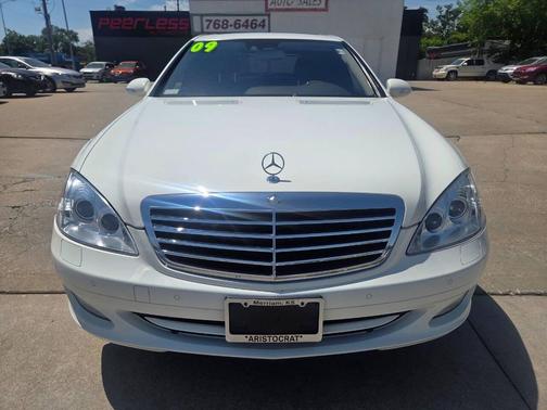 White 2009 Mercedes-Benz S-Class S 550 4MATIC AWD 4dr Sedan