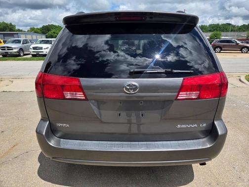 Green 2005 Toyota Sienna LE