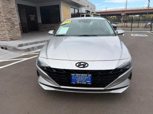 2023 Hyundai ELANTRA SE
