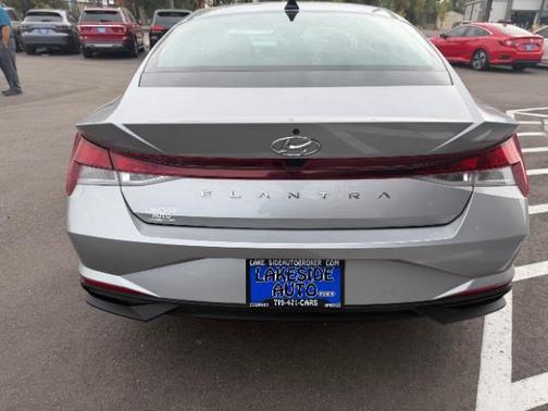 2023 Hyundai ELANTRA SE