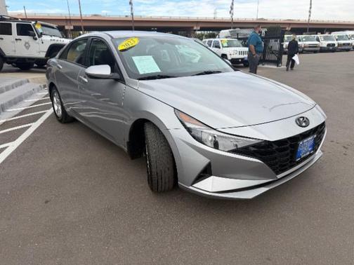 2023 Hyundai ELANTRA SE