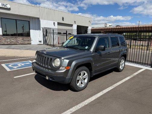Mineral Gray Metallic Clearcoat 2014 Jeep Patriot Latitude