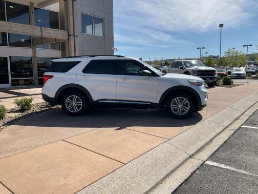 White Metallic 2021 Ford Explorer XLT
