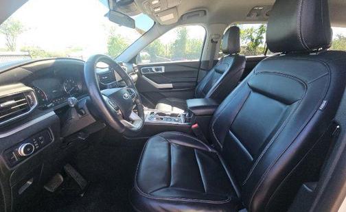 White Metallic 2021 Ford Explorer XLT