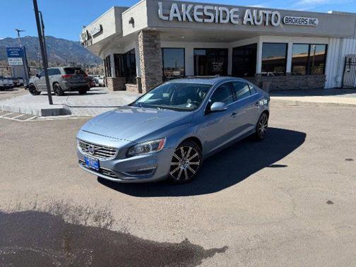 Bright Silver Metallic 2018 Volvo S60 Inscription T5 Platinum