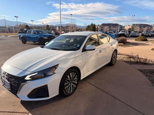 Pearl White Tricoat 2023 Nissan Altima 2.5 SV