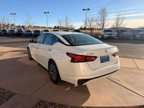 Pearl White Tricoat 2023 Nissan Altima 2.5 SV