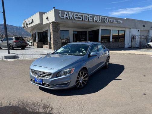 Bright Silver Metallic 2018 Volvo S60 Inscription T5 Platinum