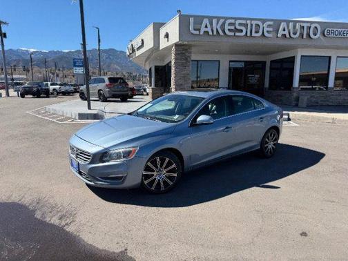 Bright Silver Metallic 2018 Volvo S60 Inscription T5 Platinum